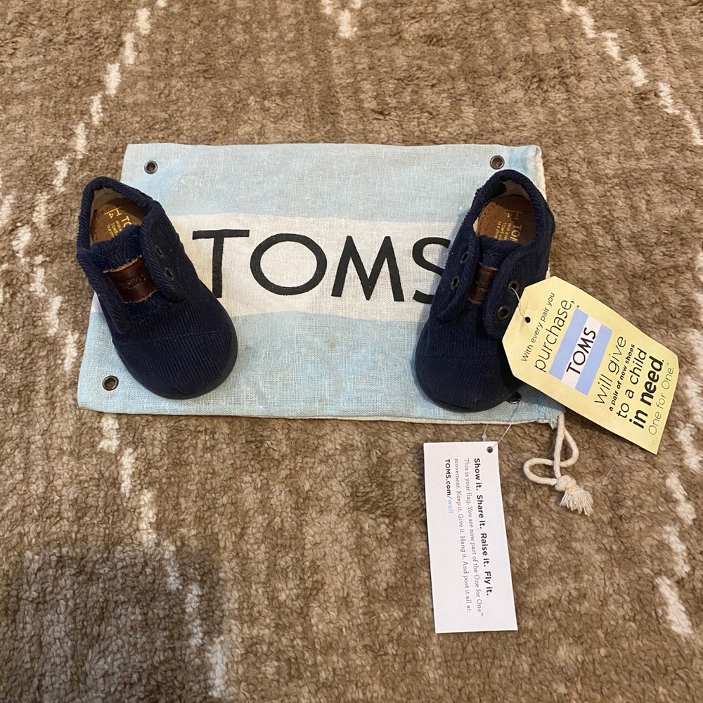 NEW with tags TOMS shoes